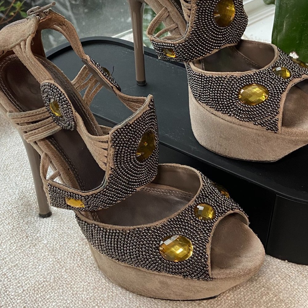 BEBE Kardashian Platform Stiletto Heels Shoes tan suede with Beading, Size 8.5